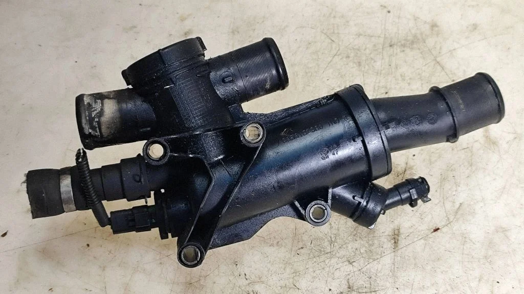 Termostaat / termostaadi korpus – Volvo C30 (2007-2010)