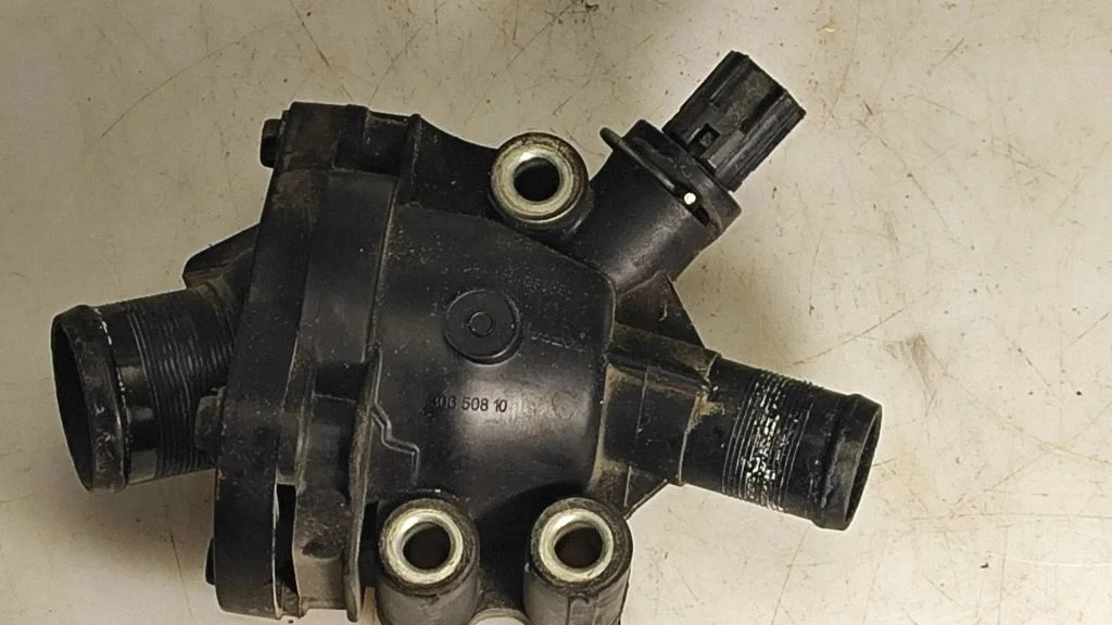 Termostaat / termostaadi korpus – Volvo V50 (2004-2007)