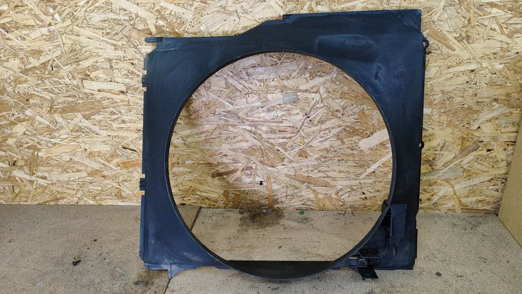 Radiator cooling fan shroud – BMW X5 E53 (1999-2006)