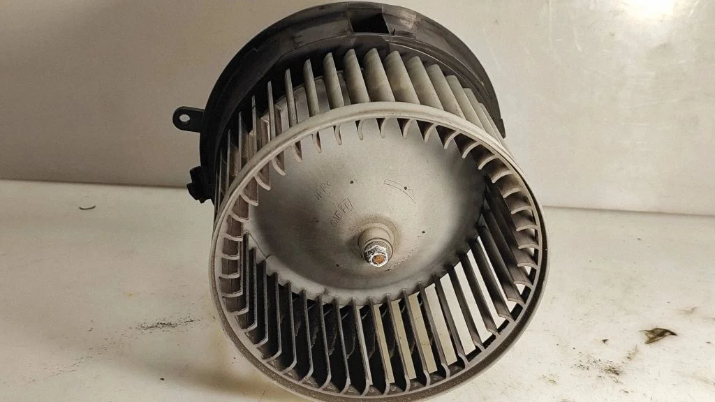 Air conditioning (A/C) fan (condenser) – Nissan Qashqai+2 (2008-2010)