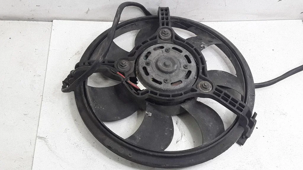 Air conditioning (A/C) fan (condenser) – Volkswagen Passat B5 (1997-2000)