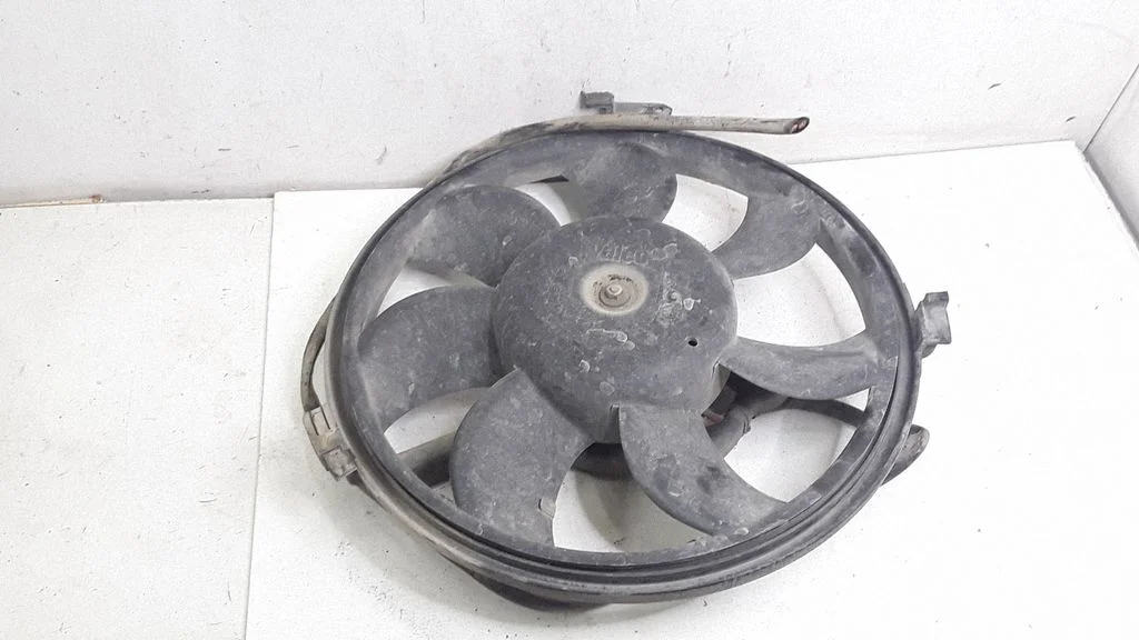Air conditioning (A/C) fan (condenser) – Volkswagen Passat B5 (1997-2000)