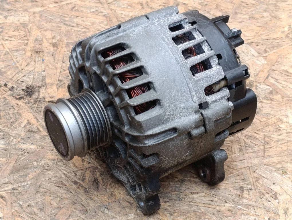 Generaator 05E903026K