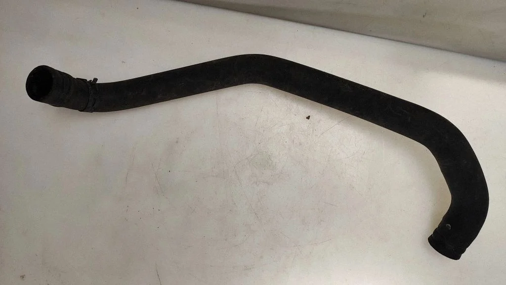 Coolant pipe/hose