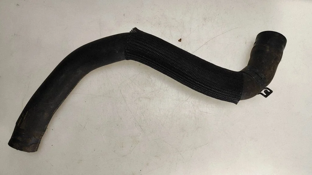 Coolant pipe/hose