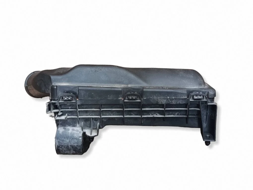 Air filter box V758368180
