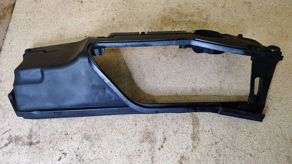 Air filter box cover – BMW X5 E53 (1999-2006)