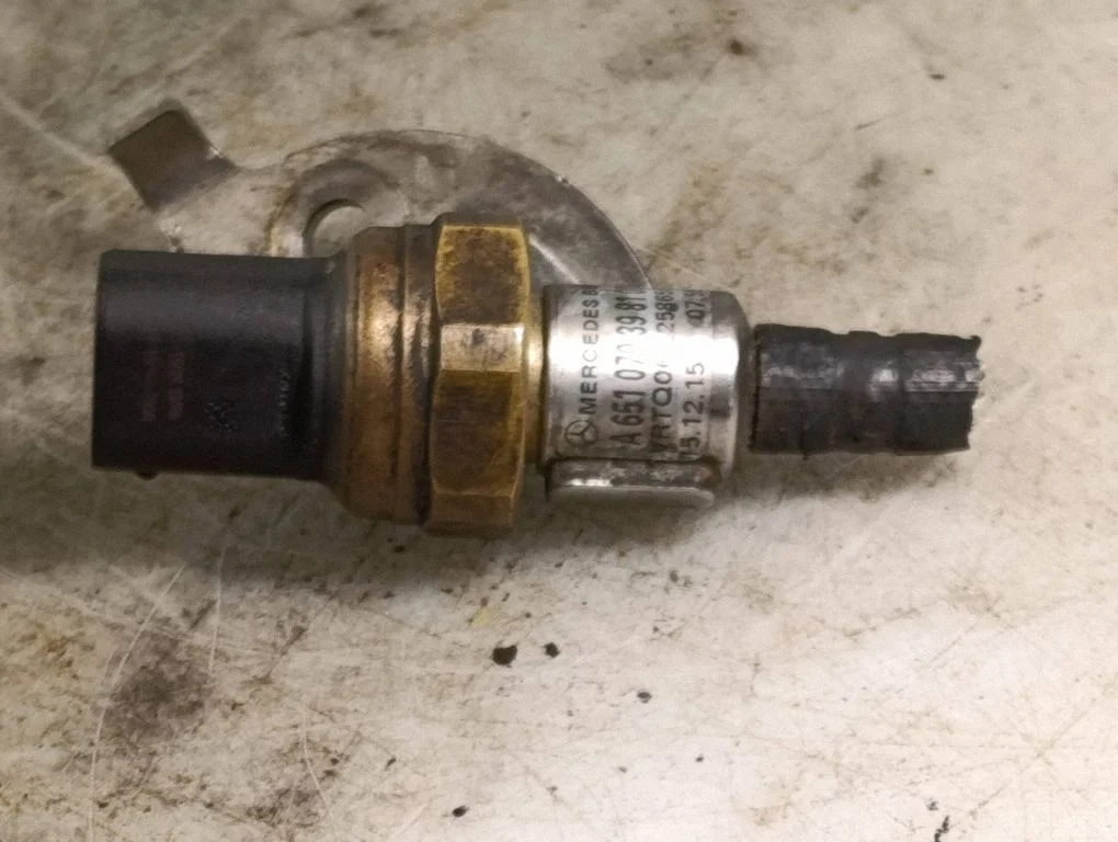 Fuel pressure sensor – Mercedes-Benz E-Class W212 (2009-2016)