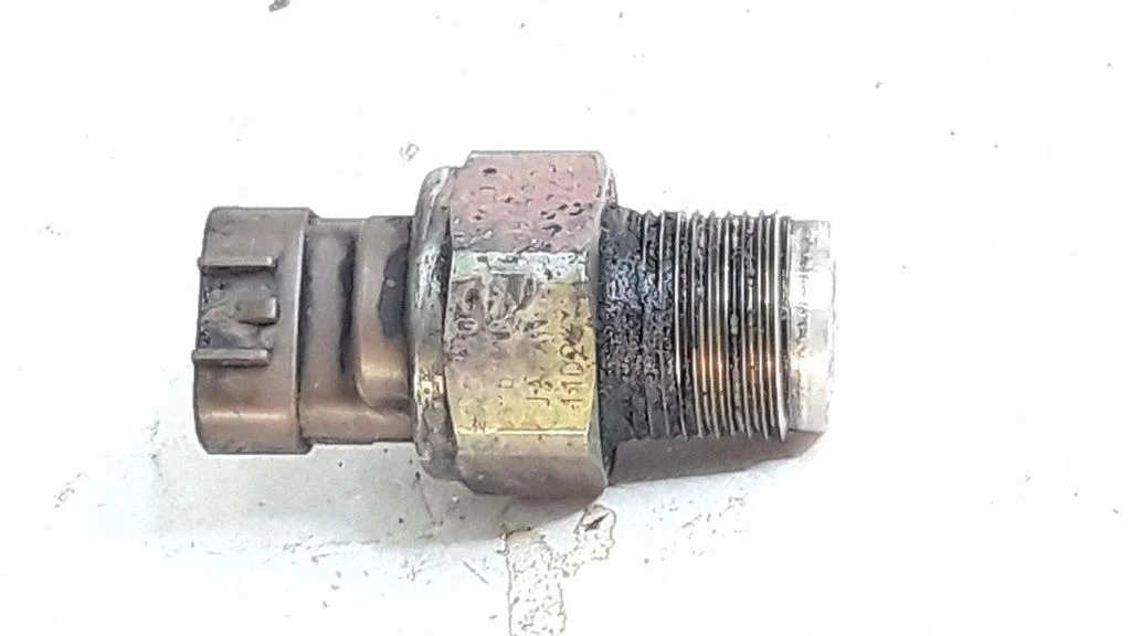 Fuel pressure sensor – Toyota Avensis T250 (2003-2006)
