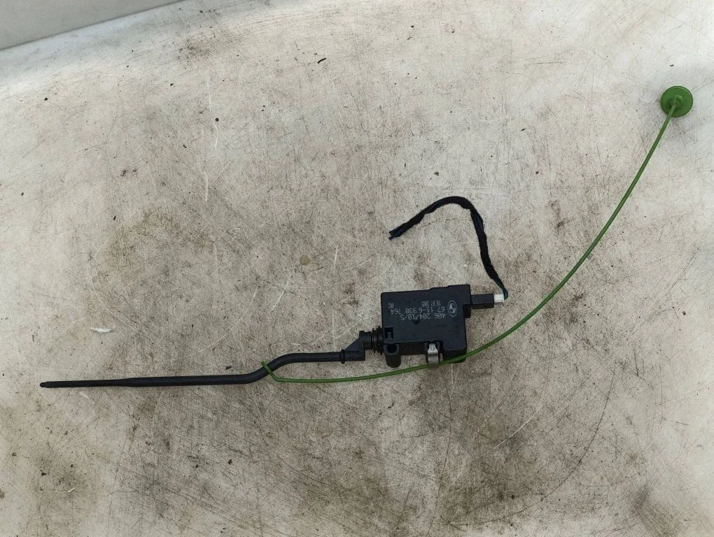 Zamek klapki wlewu paliwa – BMW Seria 3 E90 E91 (2005-2012)