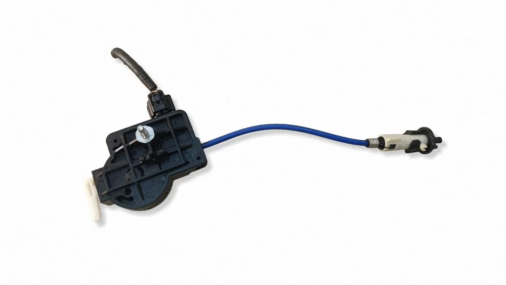 Zamek klapki wlewu paliwa – Lexus IS 220D-250-350 (2006-2013)