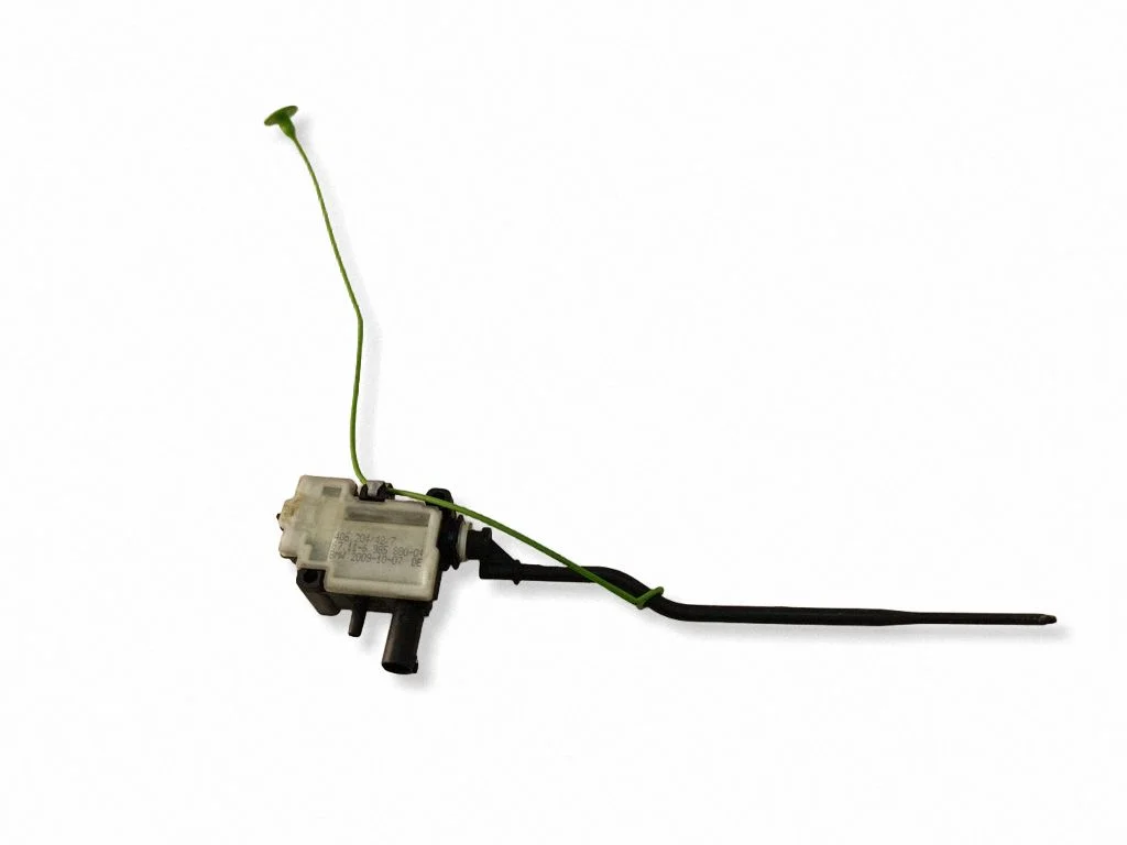 Zamek klapki wlewu paliwa – BMW Seria 3 E90 E91 (2005-2012)