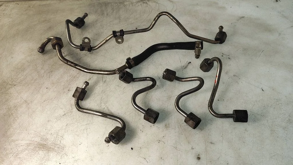Fuel injector supply line/pipe – Mercedes-Benz E-Class W212 (2009-2016)