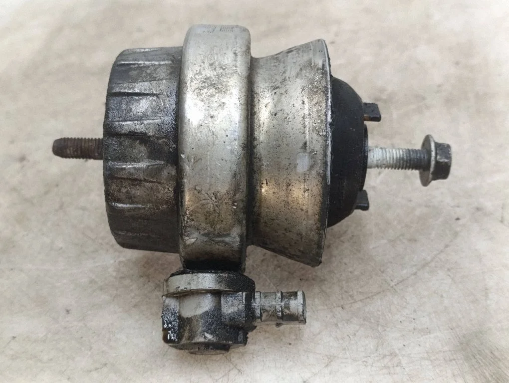 Engine mount bracket 4F0199382D