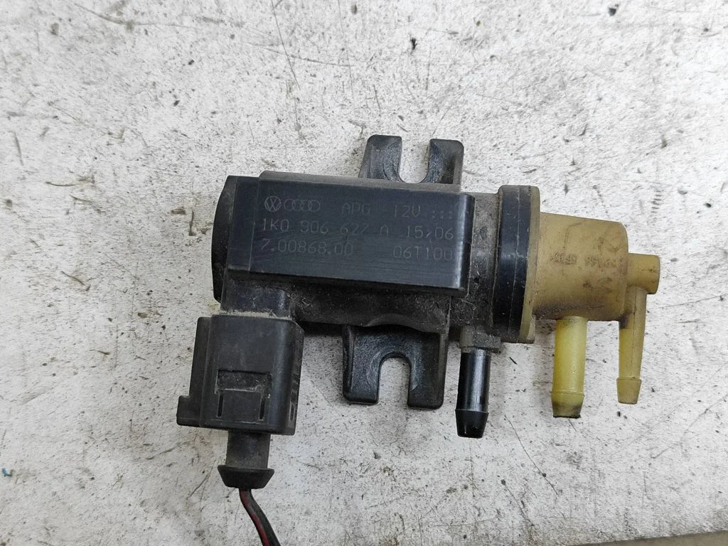 Vacuum valve – Volkswagen Passat B5.5 (2001-2005)