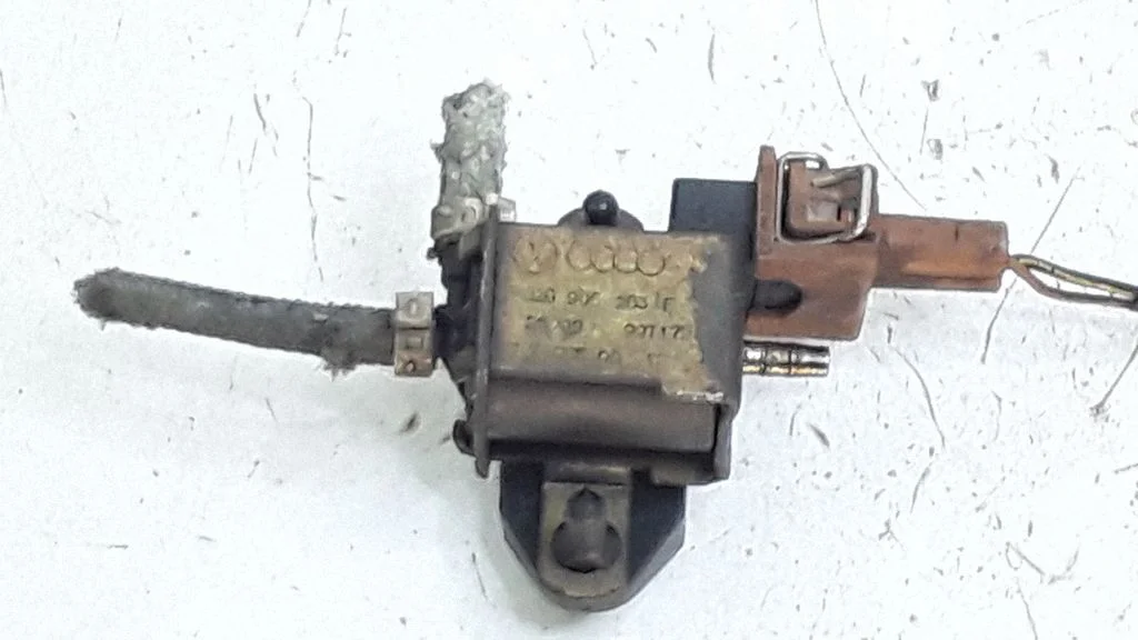 Vacuum valve 028906283F