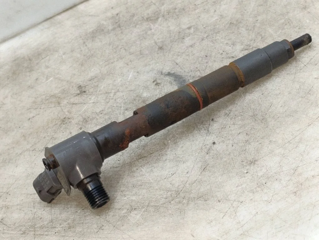 Fuel injector – Opel Astra J (2010-2015)
