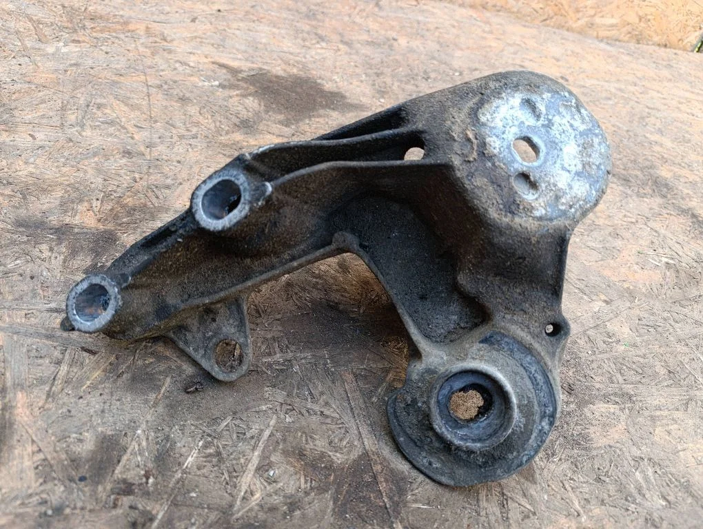 Engine mounting bracket 4F0199351AG