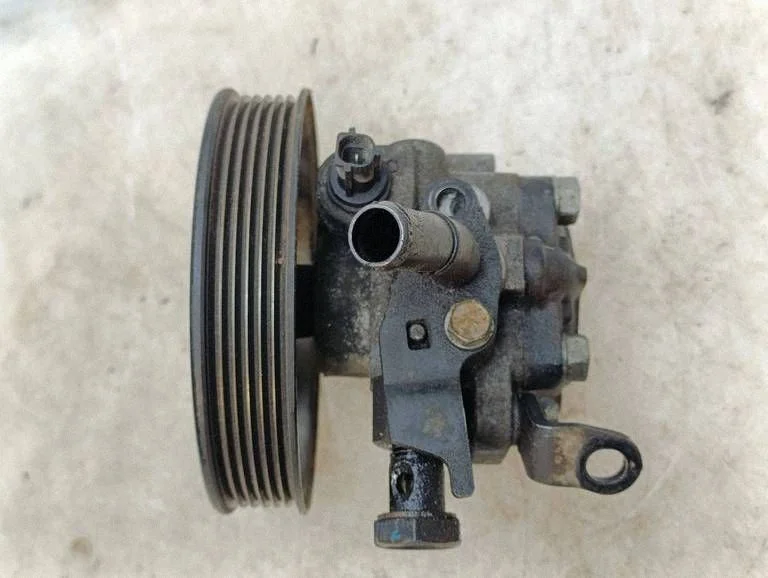 Roolivõimendi pump