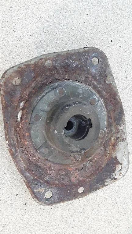 Front upper strut mount