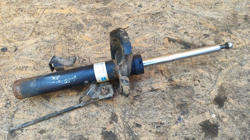 Front shock absorber/damper 22112811