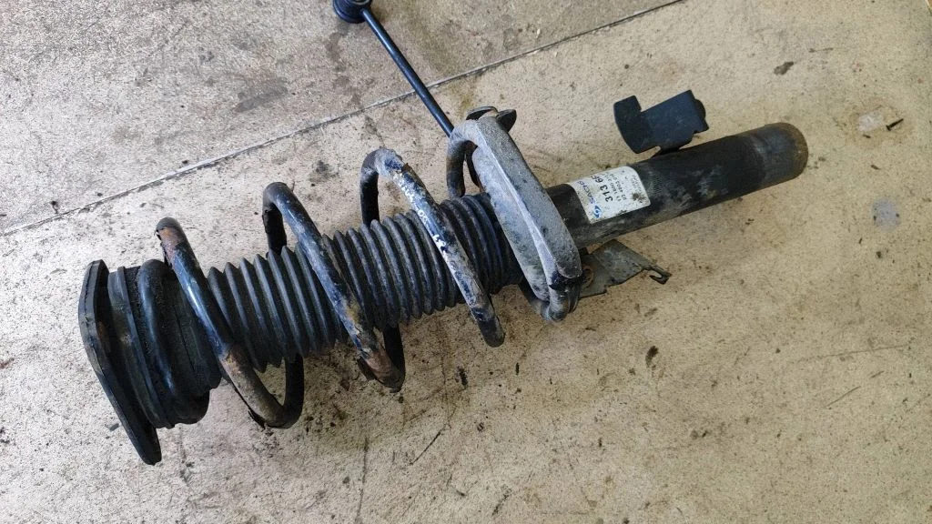 Front shock absorber/damper – Volvo C30 (2007-2010)