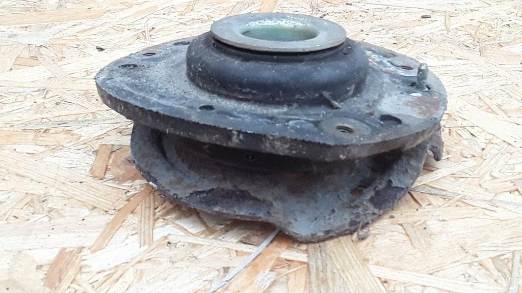 Front upper strut mount