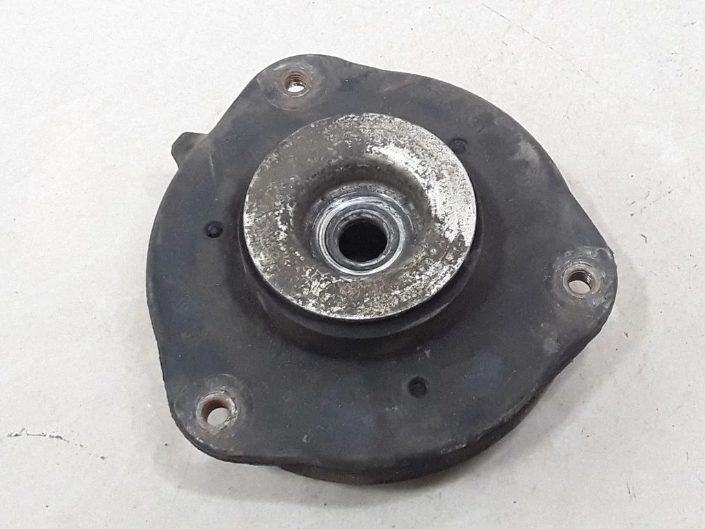 Front upper strut mount – Volkswagen Passat B5.5 (2001-2005)