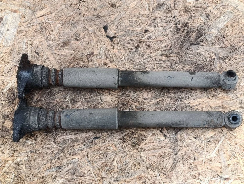 Rear shock absorber/damper