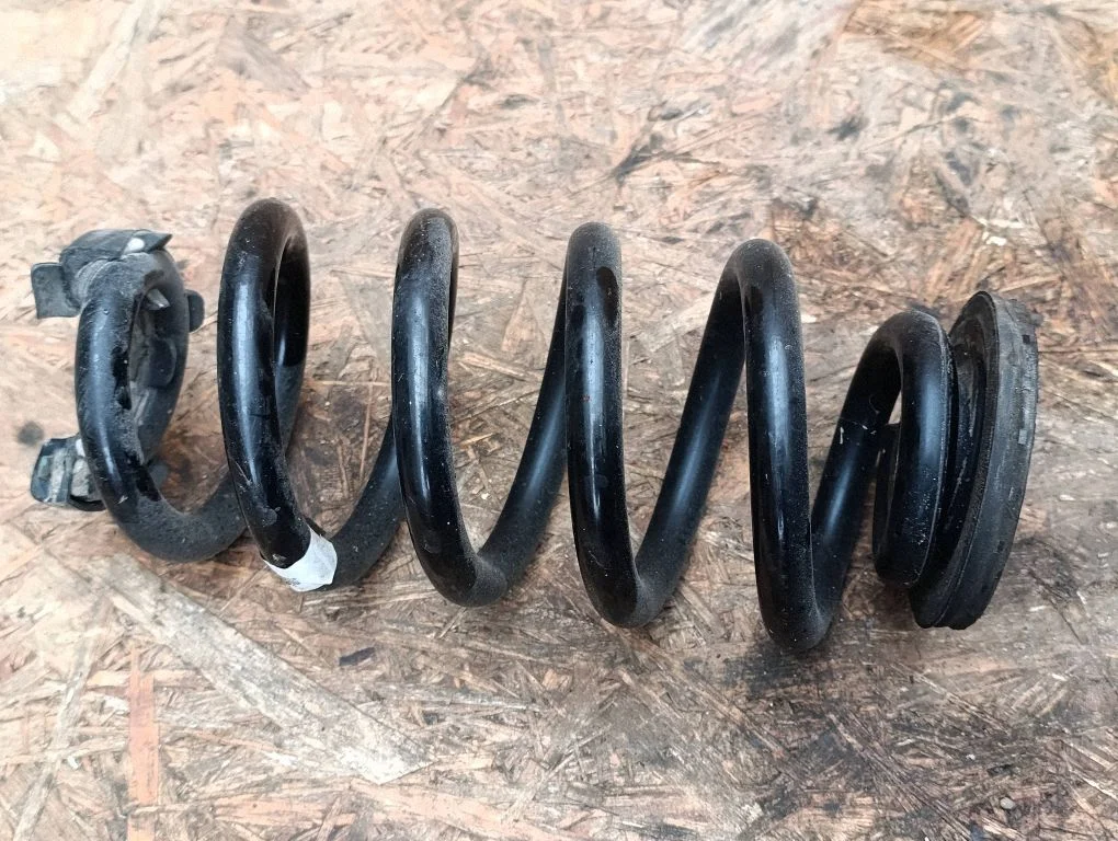 Rear coil spring GH56140