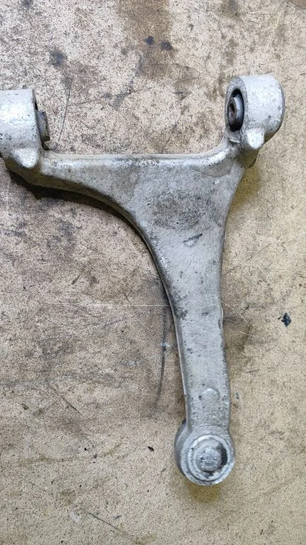 Rear upper control arm/wishbone – right