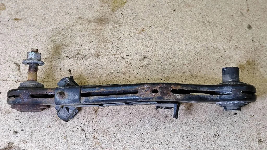 Rear upper control arm/wishbone 34301165921
