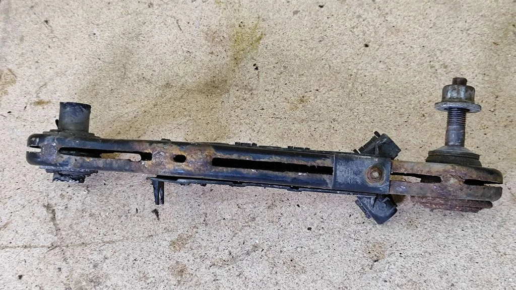 Rear upper control arm/wishbone 34301165921