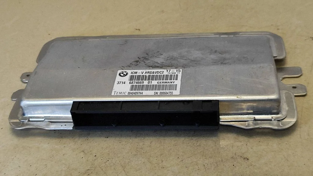 Air suspension control unit module (rear) – BMW 7 Series F01 F02 F03 F04 (2008-2016)