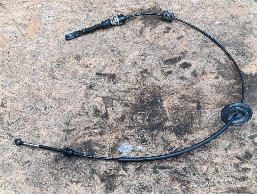 Gear shift cable linkage