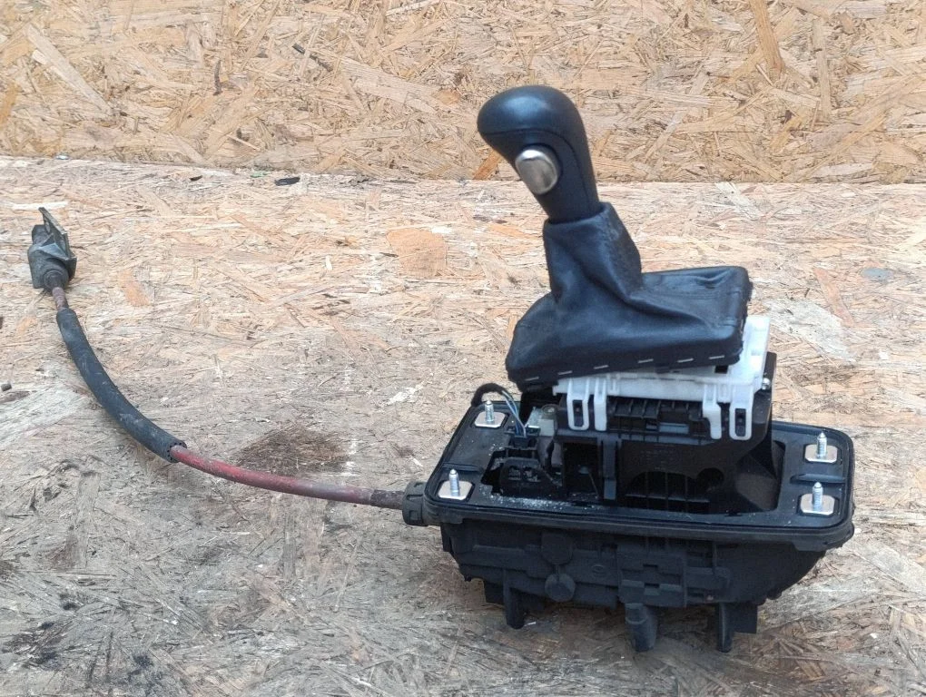 Gear selector mechanism 4F1713041T