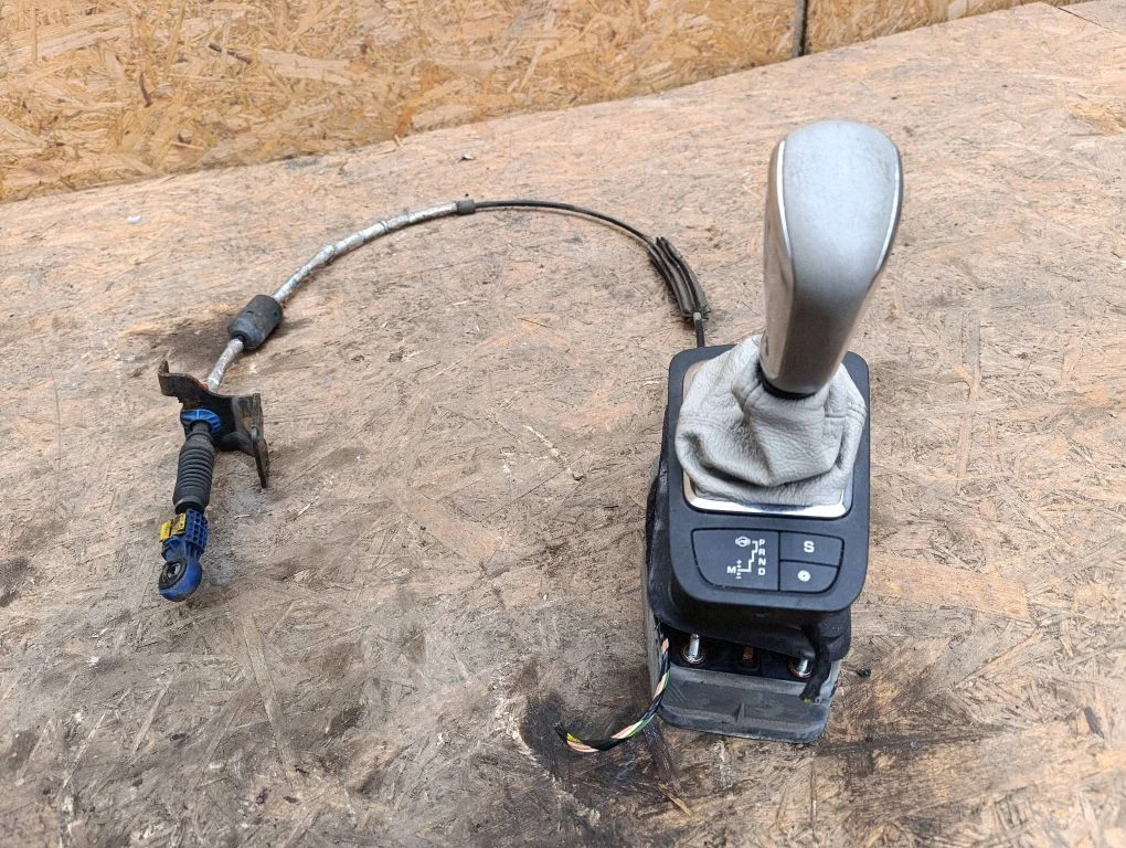 Gear selector mechanism 00086974