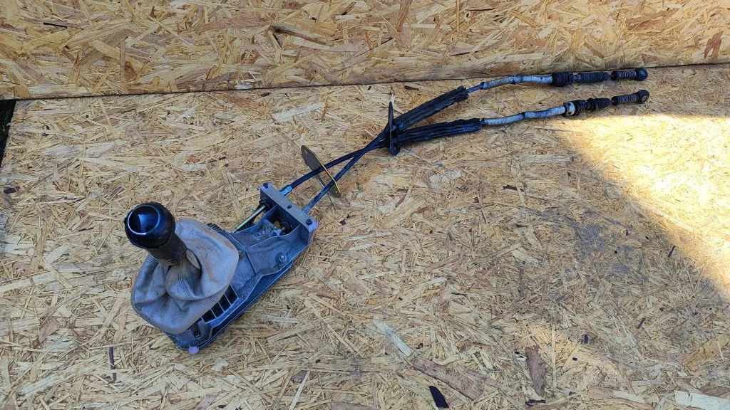 Gear shift cable linkage – Ford Galaxy (2000-2006)