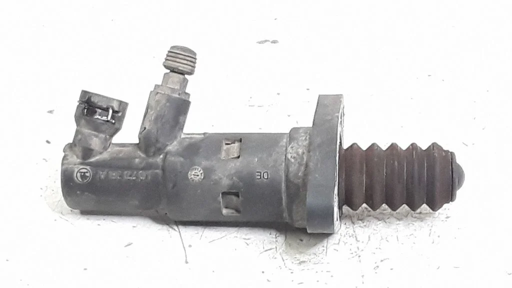 Clutch slave cylinder – Skoda Fabia Mk1 (6Y) (1999-2007)