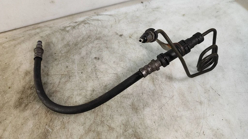 Clutch pipe/line