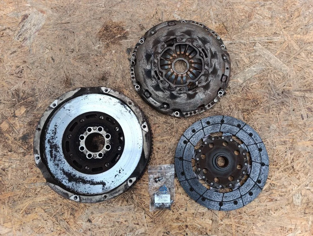 Sidurikomplekt – Lexus IS 220D-250-350 (2006-2013)