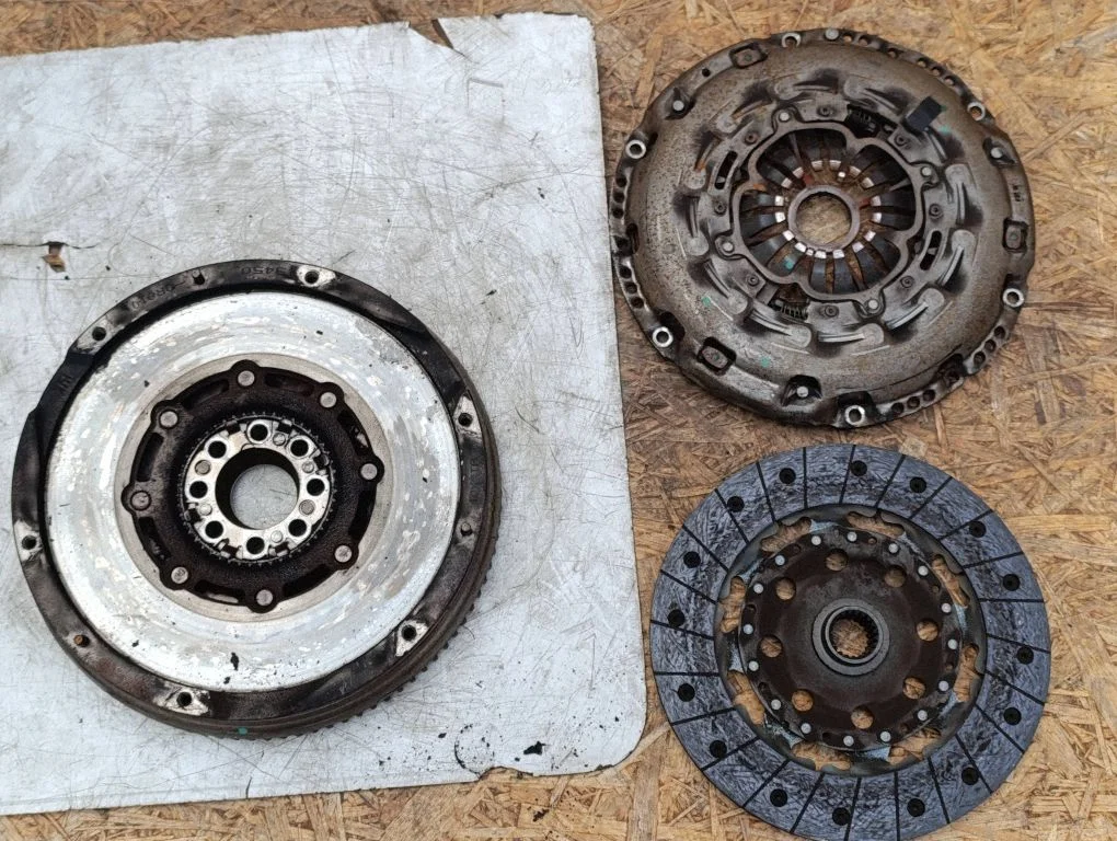 Sidurikomplekt – Toyota Avensis T270 (2009-2012)