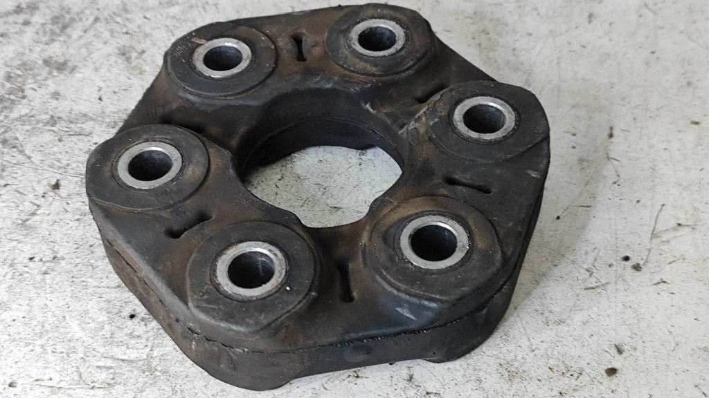 Rear prop shaft donut coupling/joint – BMW 3 Series E90 E91 (2005-2012)