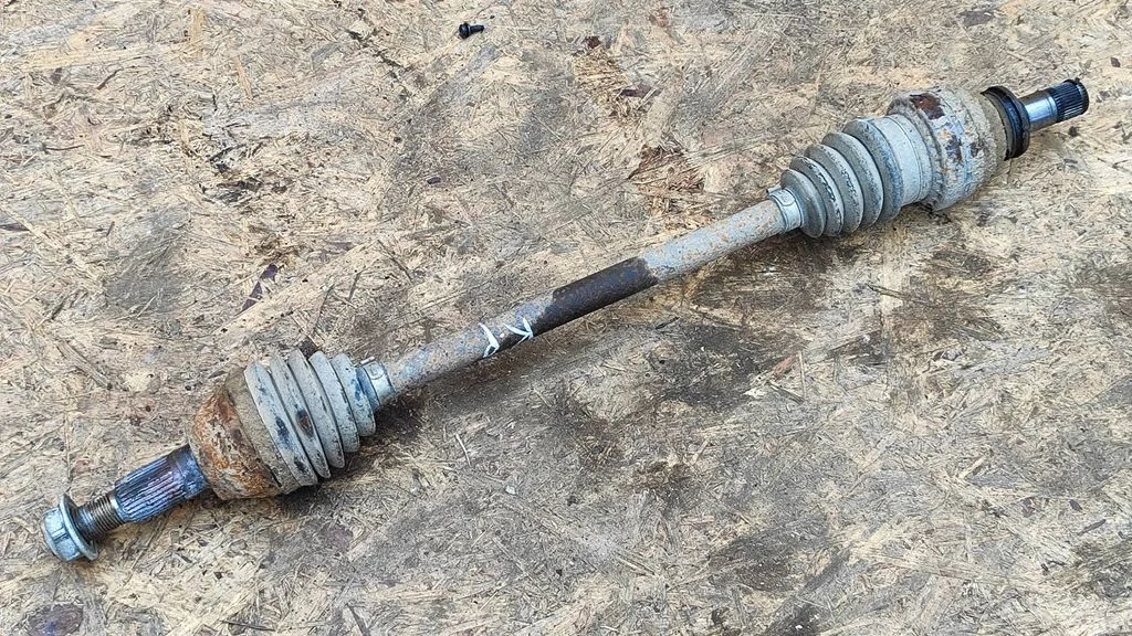 Rear driveshaft – left