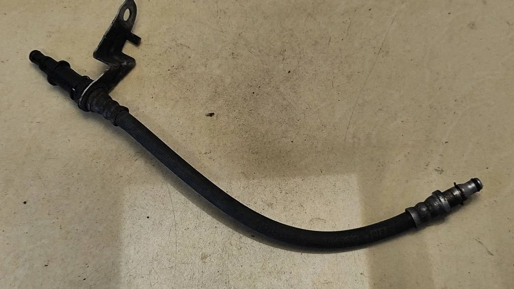 Clutch pipe/line