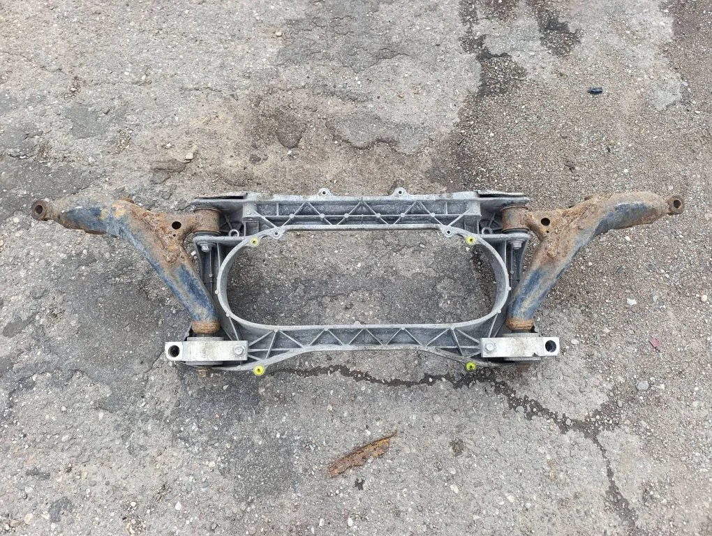 Front axle beam – Lexus IS 220D-250-350 (2006-2013)