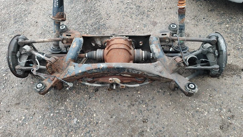 Rear axle beam with reductor – Lexus IS 220D-250-350 (2006-2013)