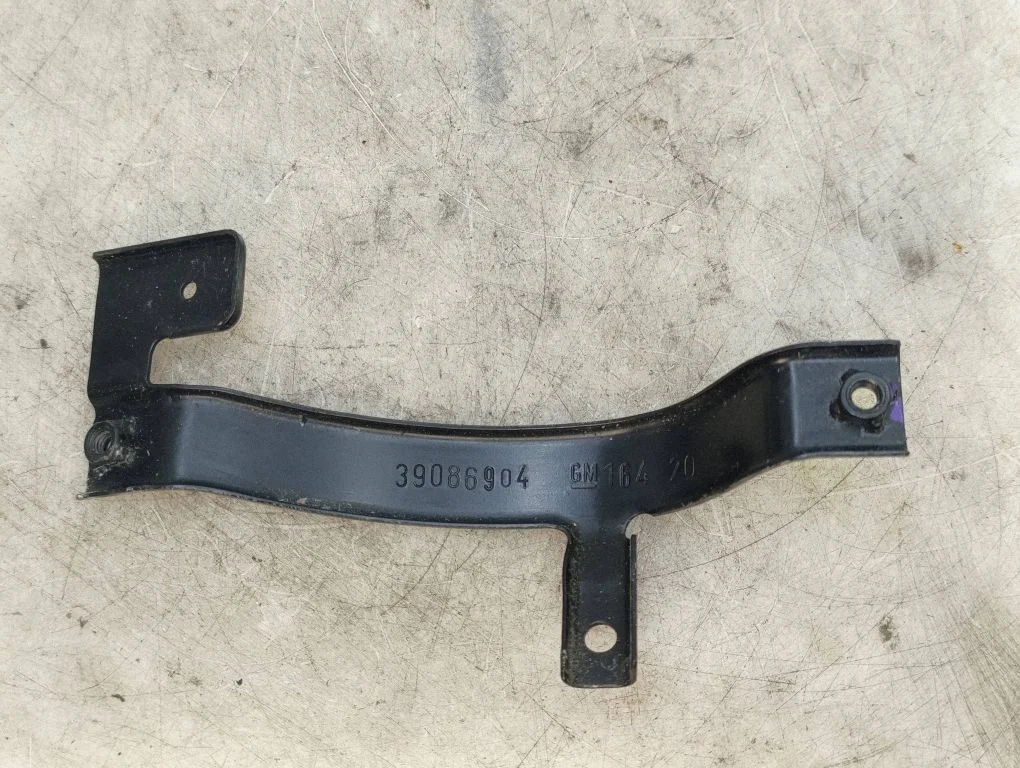 Esistange kinnitusklamber 39086904