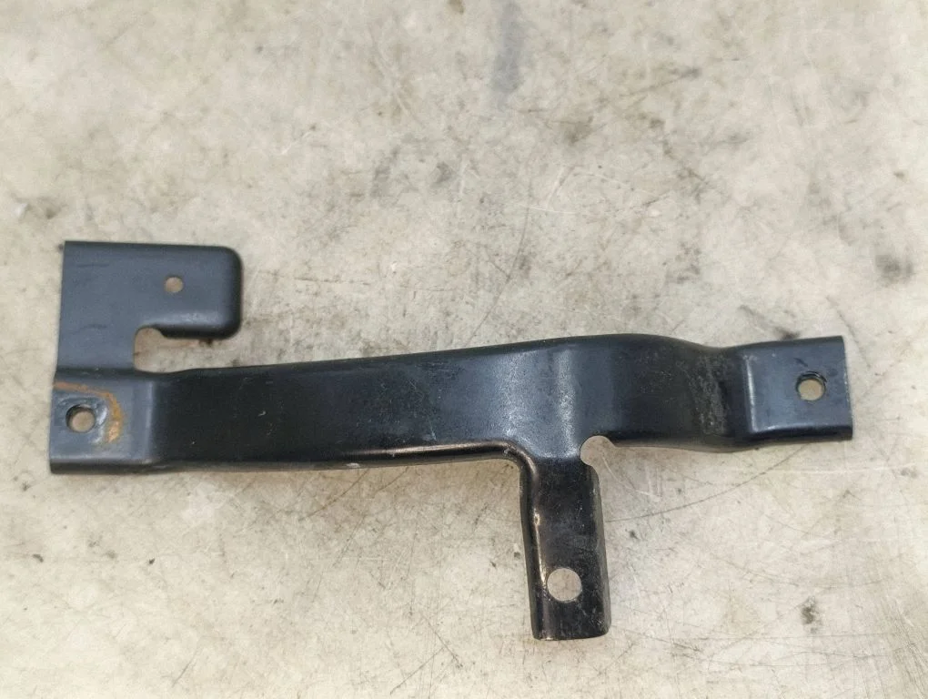 Esistange kinnitusklamber 39086905