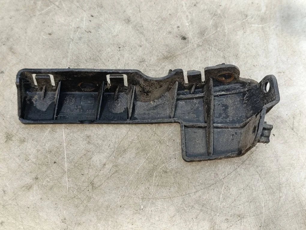 Front bumper mounting bracket 3R0807183